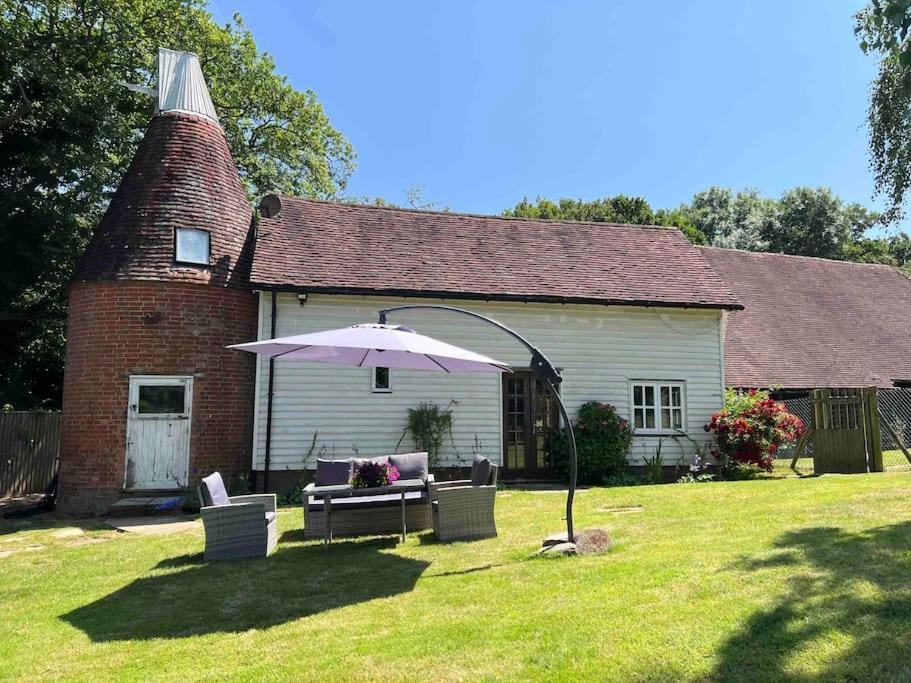 Вилла Beautiful 2 Bed Oast - 15 Acre Farm - Tunbridge Wells Экстерьер фото